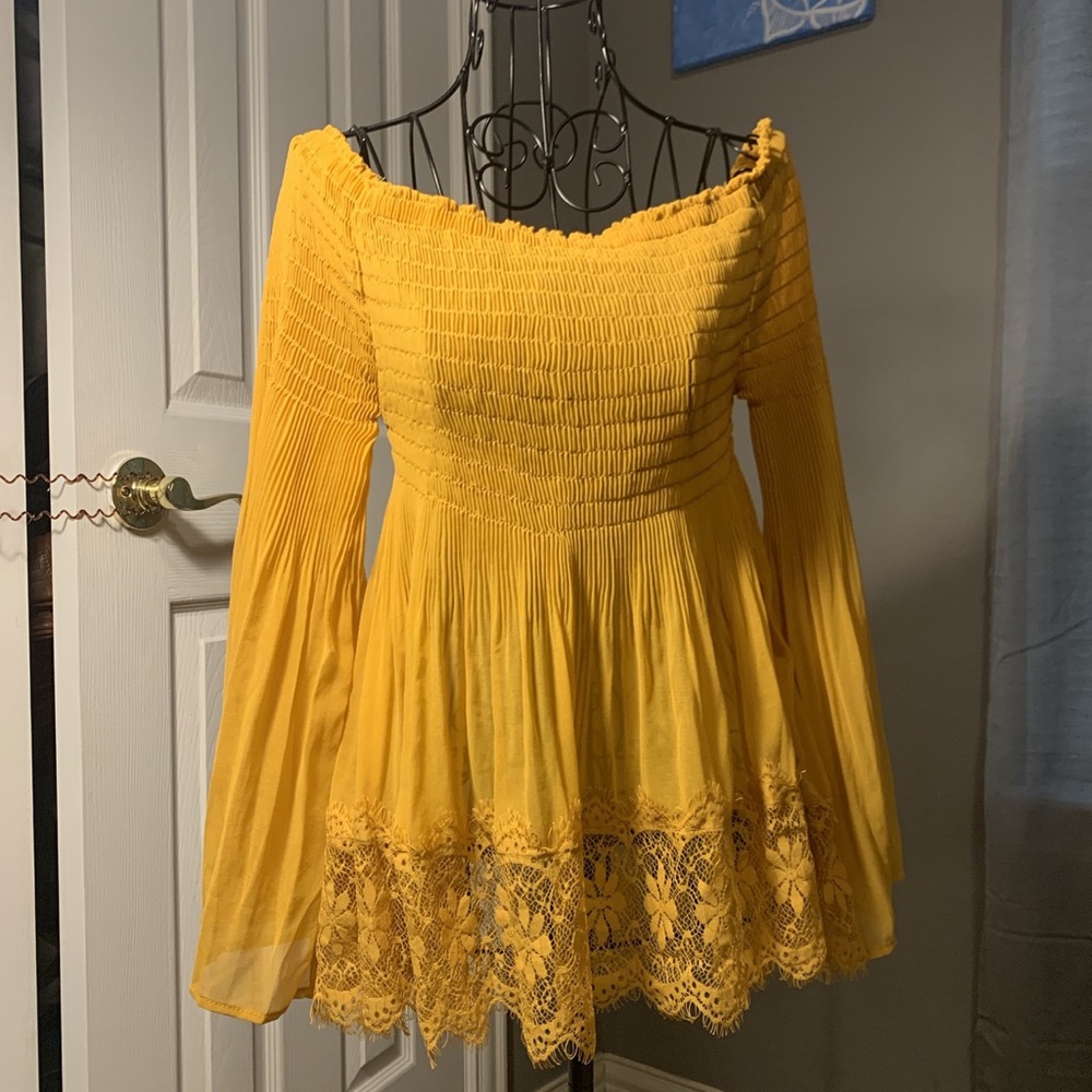 Hello yellow shirt
